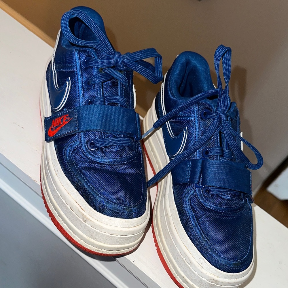 Nike platform Navy and Red Sneakers